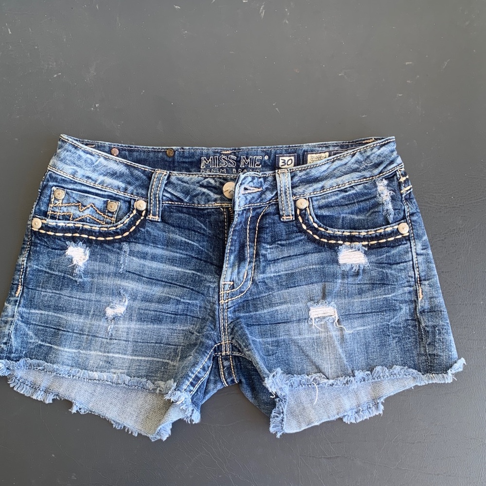 Miss Me jean shorts size 30